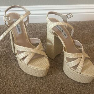 Steve Madden quinlyn raffia platforms